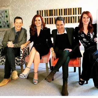 Debra Messing feet photo thumbnail