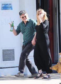 Kirsten Dunst feet photo thumbnail