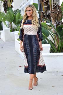 Carmen Electra feet photo thumbnail
