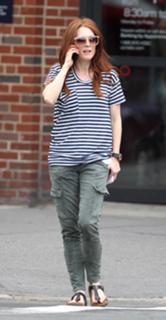 Julianne Moore feet photo thumbnail