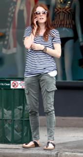 Julianne Moore feet photo thumbnail