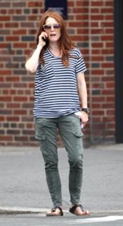 Julianne Moore feet photo thumbnail