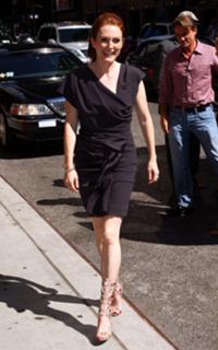 Julianne Moore feet photo thumbnail