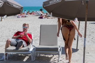 Claudia Romani feet photo thumbnail