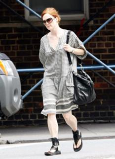 Julianne Moore feet photo thumbnail