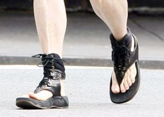 Julianne Moore feet photo thumbnail