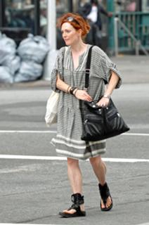 Julianne Moore feet photo thumbnail