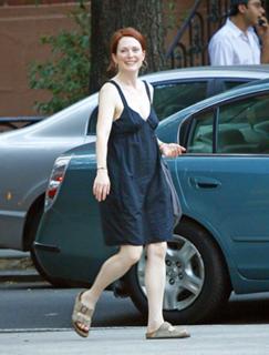 Julianne Moore feet photo thumbnail