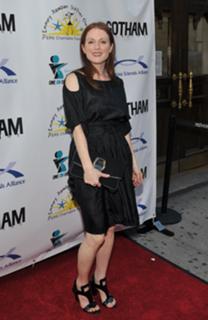Julianne Moore feet photo thumbnail
