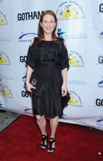 Julianne Moore feet photo thumbnail