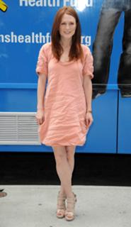 Julianne Moore feet photo thumbnail