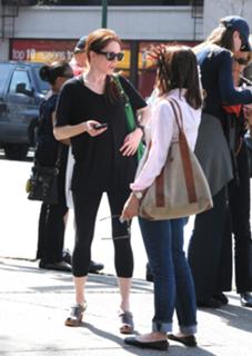 Julianne Moore feet photo thumbnail
