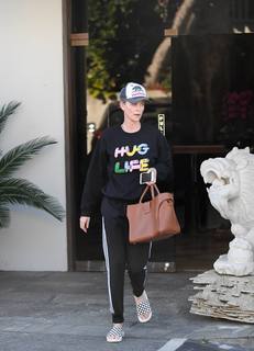 Charlize Theron feet photo thumbnail