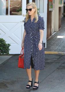 Reese Witherspoon feet photo thumbnail