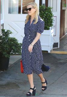 Reese Witherspoon feet photo thumbnail