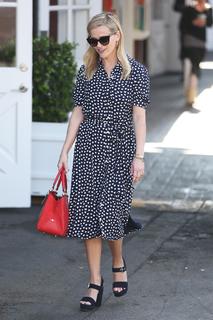 Reese Witherspoon feet photo thumbnail