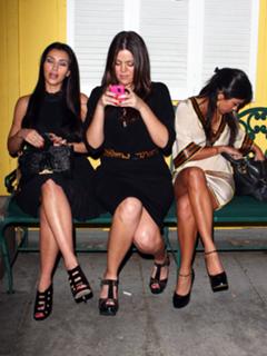 Khloé Kardashian feet photo thumbnail