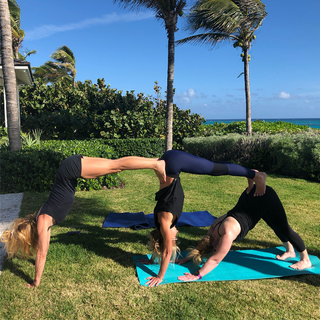 Kelly Ripa feet photo thumbnail