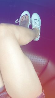 Alaine Crissiê feet photo thumbnail