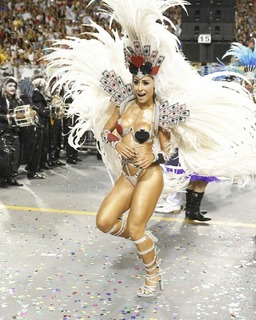 Sabrina Sato feet photo thumbnail