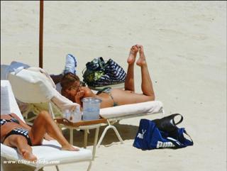 Jennifer Aniston feet photo thumbnail