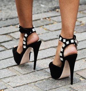 Nicki Minaj feet photo thumbnail