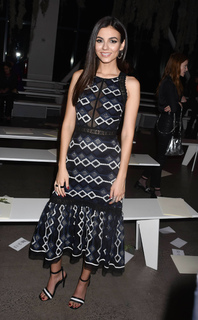 Victoria Justice feet photo thumbnail
