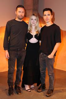 Dakota Fanning feet photo thumbnail