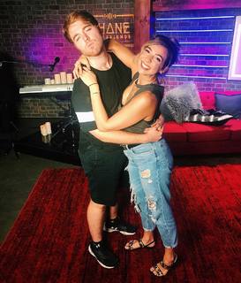 Gabbie Hanna feet photo thumbnail