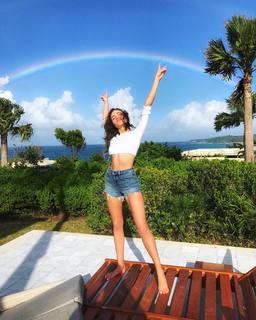 Olivia Culpo feet photo thumbnail
