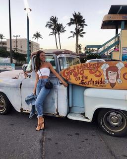Isis Valverde feet photo thumbnail