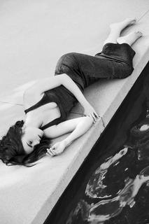 Lily Collins feet photo thumbnail