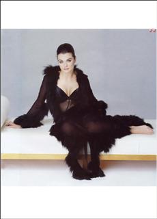 Rachel Weisz feet photo thumbnail