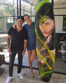 Gal Gadot feet photo thumbnail