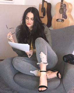 JoJo feet photo thumbnail