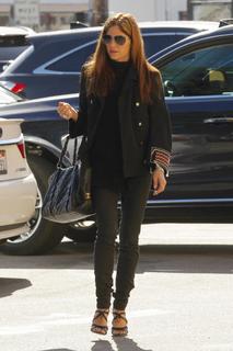 Selma Blair feet photo thumbnail