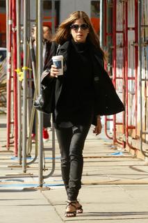 Selma Blair feet photo thumbnail