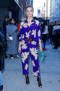 Nina Agdal feet photo thumbnail