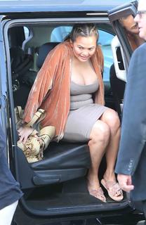 Chrissy Teigen feet photo thumbnail