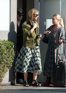 Gwyneth Paltrow feet photo thumbnail