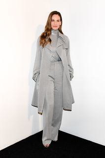 Hilary Swank feet photo thumbnail