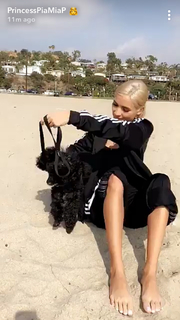 Pia Mia feet photo thumbnail