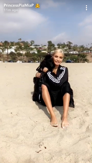 Pia Mia feet photo thumbnail