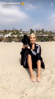 Pia Mia feet photo thumbnail