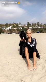 Pia Mia feet photo thumbnail