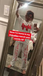 Sarah Hyland feet photo thumbnail