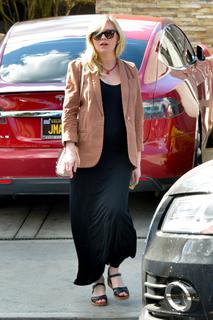 Kirsten Dunst feet photo thumbnail