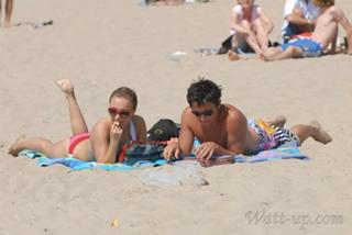 Hayden Panettiere feet photo thumbnail