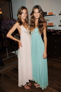 Alessandra Ambrosio feet photo thumbnail