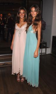 Alessandra Ambrosio feet photo thumbnail